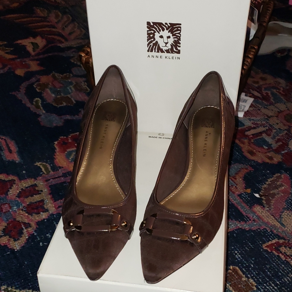 Pre-loved Anne Klein Dabria Dk BR Kitten Heels 8